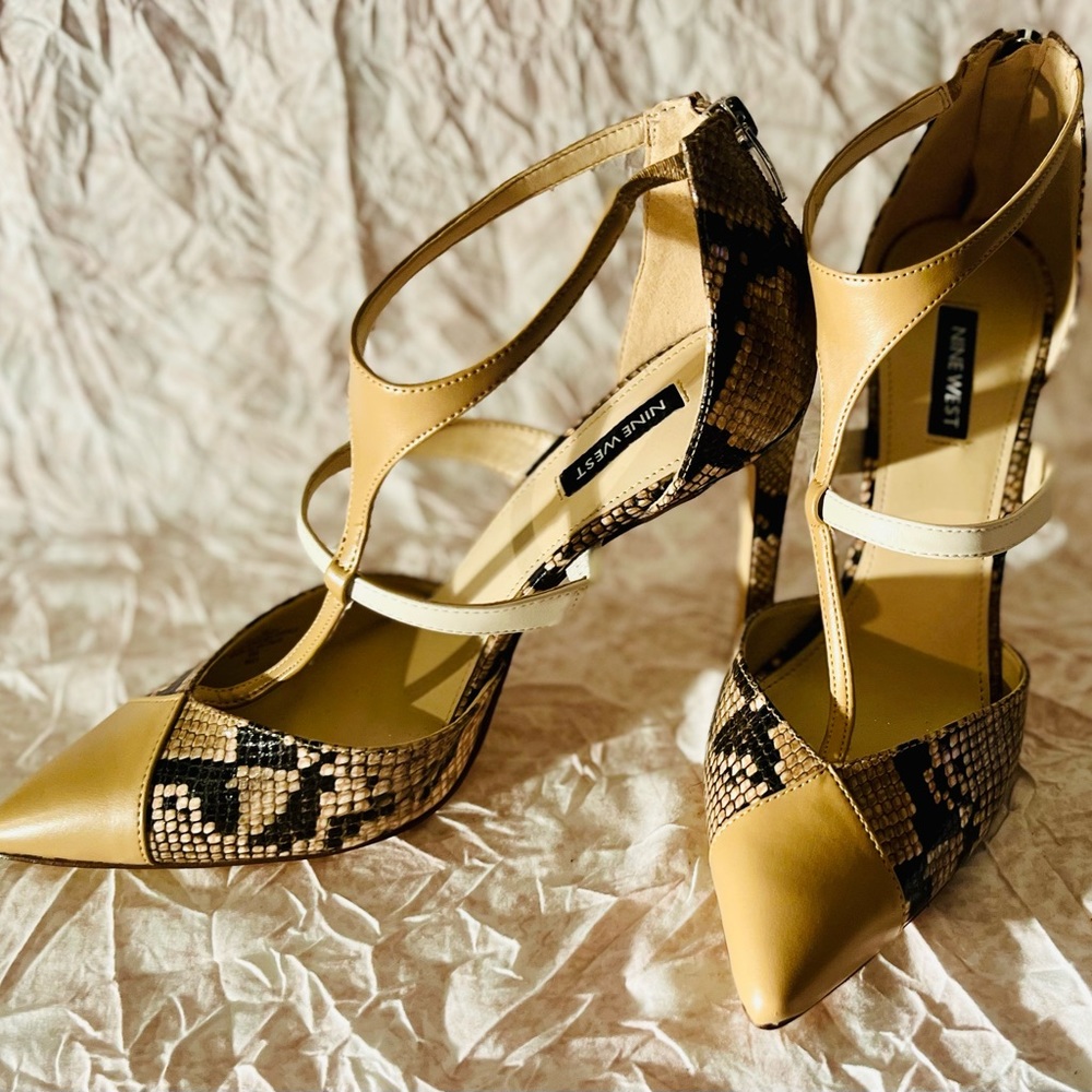 NINE WEST SNAKE SKIN HEELS.